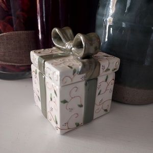 Yankee Candle Gift Box Present Tealight Ceramic Candle Holder Christmas Holiday